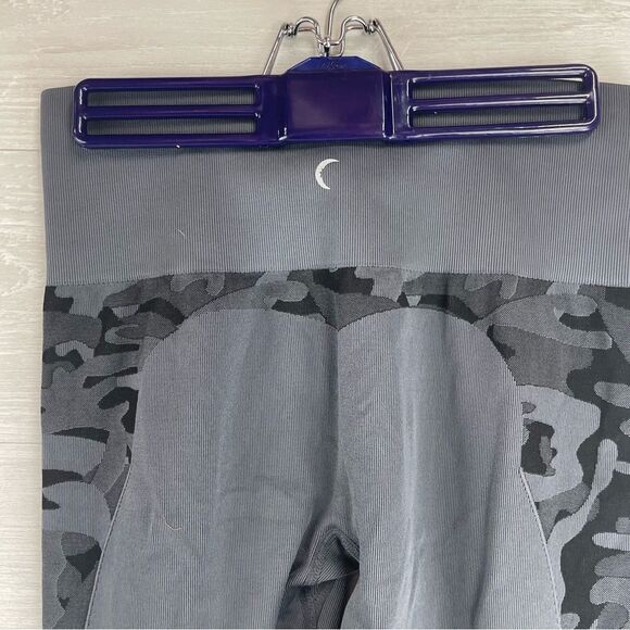 Zyia Seamless Camo High Waist 7/8 Performance Leggings - Picture 7 of 8